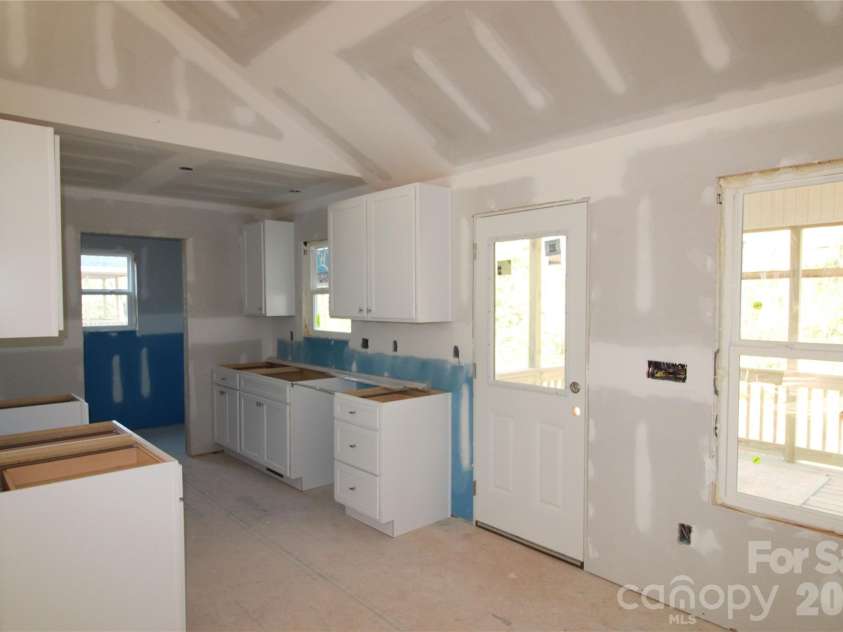 152 Hinton Street, Chester, SC 29706.  MLS# CAR4319957, YatesRealty ID 7654. Kitchen