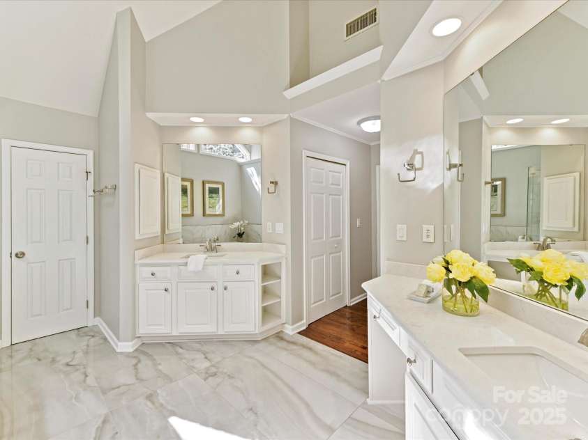 18322 Indian Oaks Lane, Davidson, NC 28036.  MLS# CAR4229184, YatesRealty ID 7655. 