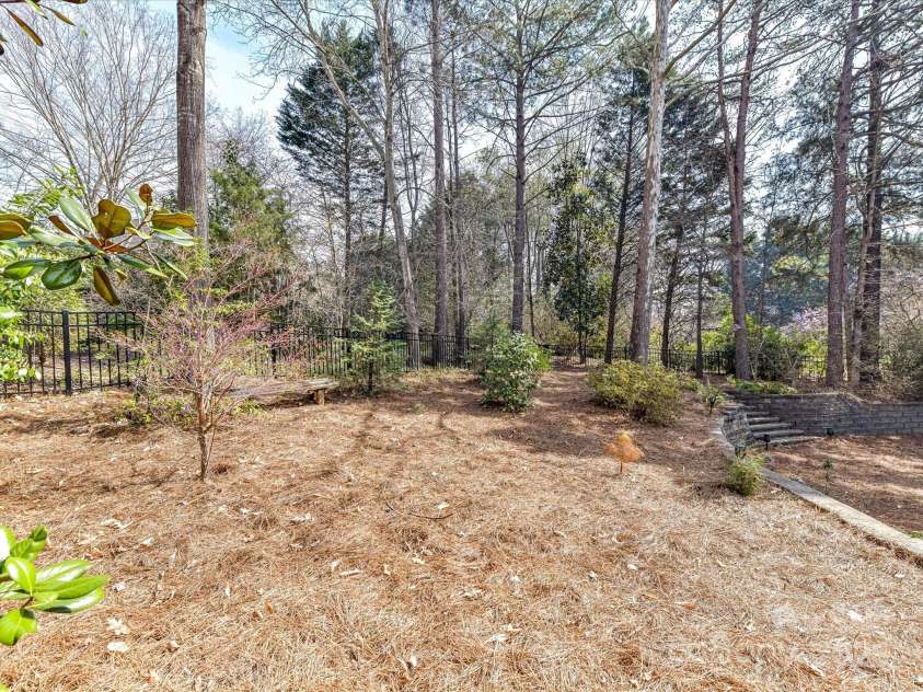 18322 Indian Oaks Lane, Davidson, NC 28036.  MLS# CAR4229184, YatesRealty ID 7655. 