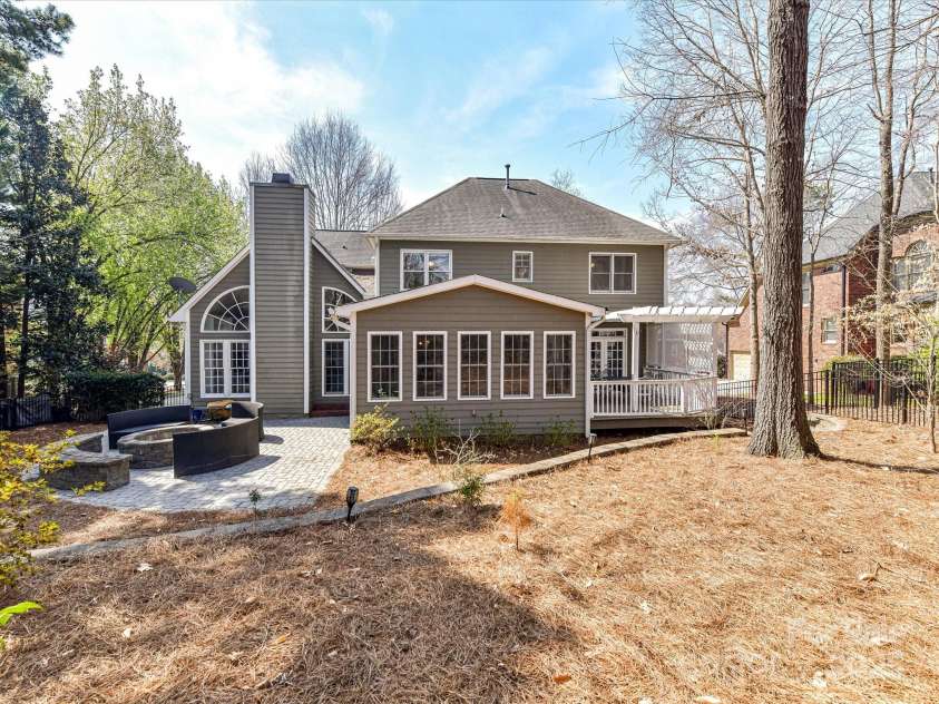 18322 Indian Oaks Lane, Davidson, NC 28036.  MLS# CAR4229184, YatesRealty ID 7655. 