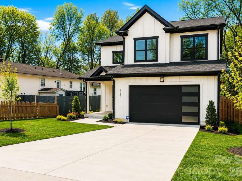 2305 Sanders Avenue, Charlotte, NC 28216.  MLS# CAR4421122, YatesRealty ID 7657. 