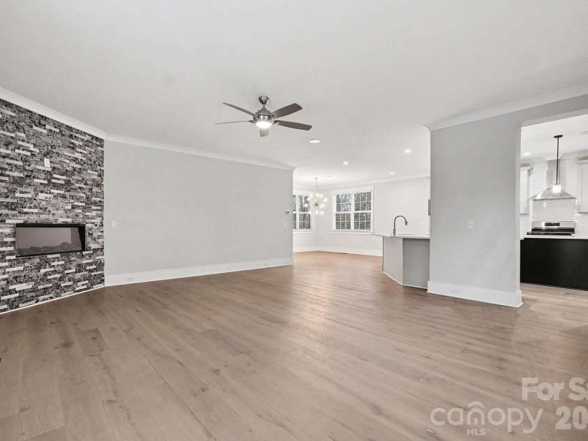 2305 Sanders Avenue, Charlotte, NC 28216.  MLS# CAR4421122, YatesRealty ID 7657. 