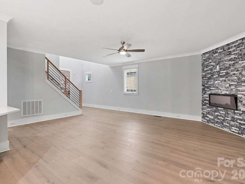2305 Sanders Avenue, Charlotte, NC 28216.  MLS# CAR4421122, YatesRealty ID 7657. 
