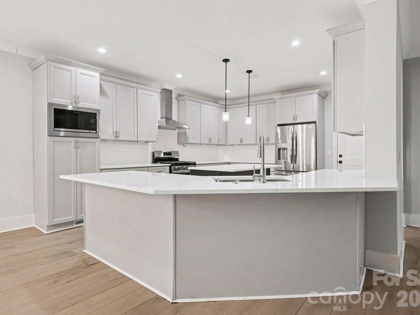 2305 Sanders Avenue, Charlotte, NC 28216.  MLS# CAR4421122, YatesRealty ID 7657. 