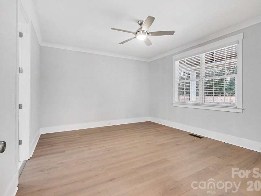 2305 Sanders Avenue, Charlotte, NC 28216.  MLS# CAR4421122, YatesRealty ID 7657. 