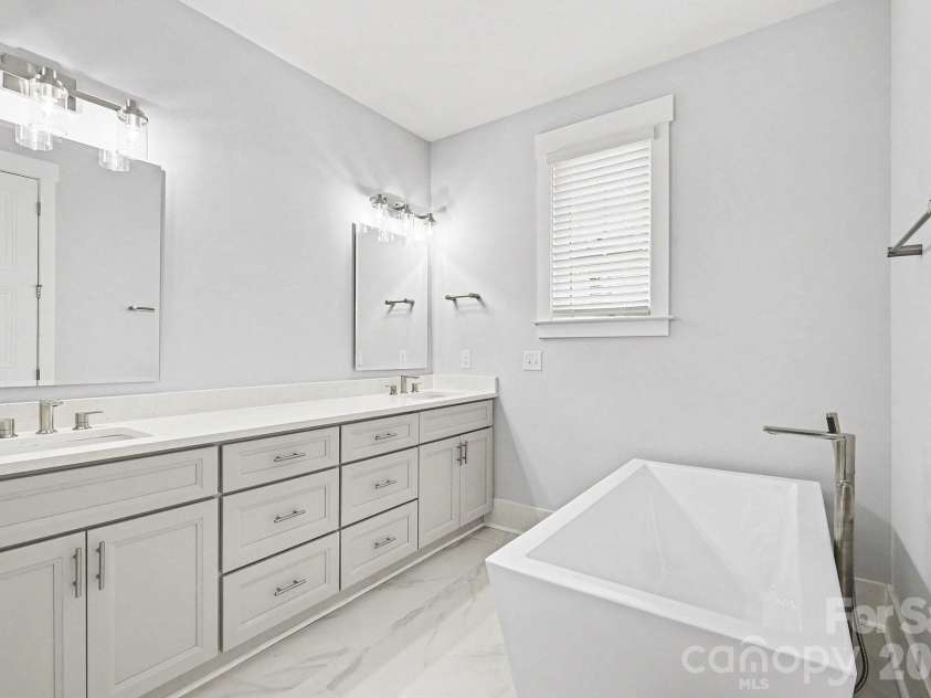 2305 Sanders Avenue, Charlotte, NC 28216.  MLS# CAR4421122, YatesRealty ID 7657. 