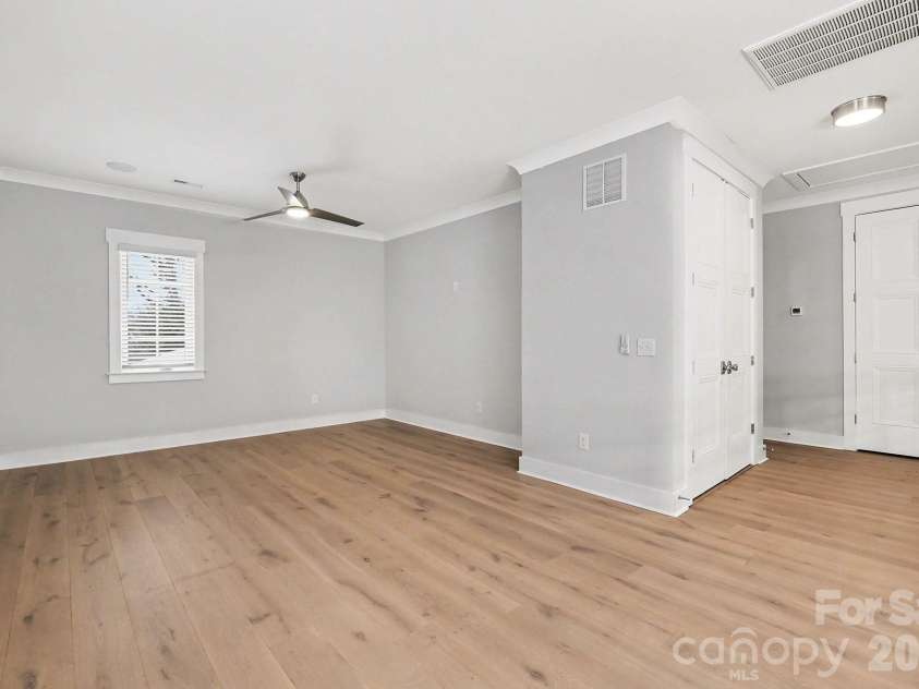 2305 Sanders Avenue, Charlotte, NC 28216.  MLS# CAR4421122, YatesRealty ID 7657. 