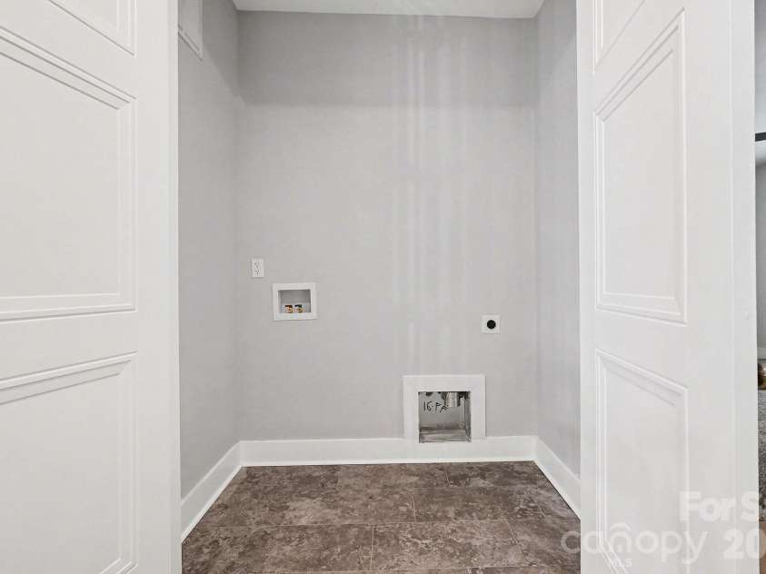 2305 Sanders Avenue, Charlotte, NC 28216.  MLS# CAR4421122, YatesRealty ID 7657. 