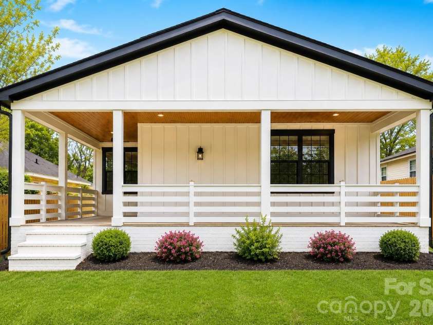 2305 Sanders Avenue, Charlotte, NC 28216.  MLS# CAR4421122, YatesRealty ID 7657. 
