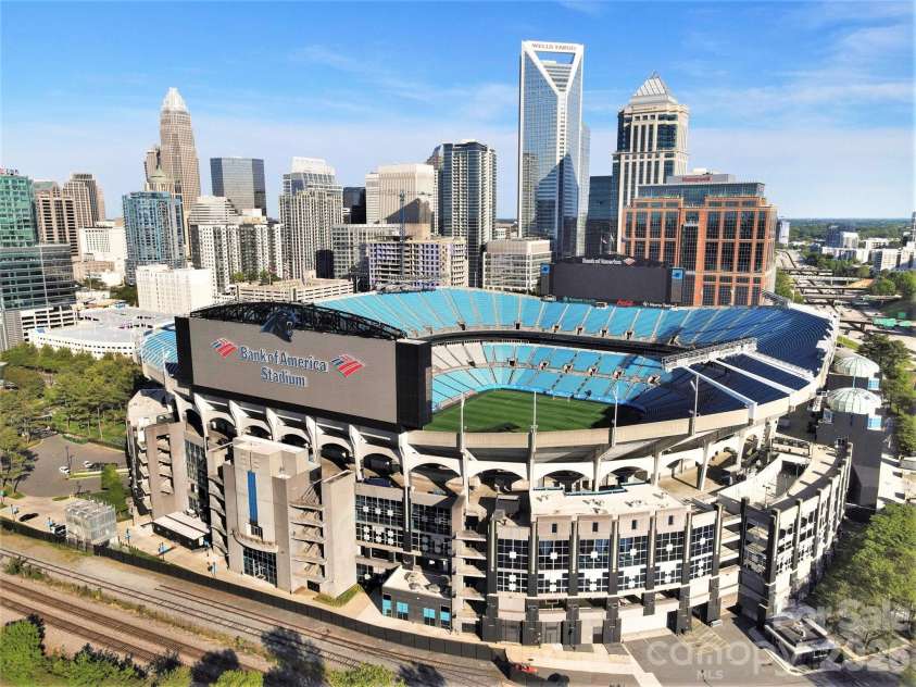 2305 Sanders Avenue, Charlotte, NC 28216.  MLS# CAR4421122, YatesRealty ID 7657. 