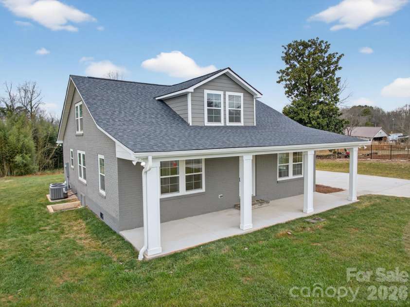 109 Main Street, Granite Falls, NC 28630.  MLS# CAR4341222, YatesRealty ID 7661. 