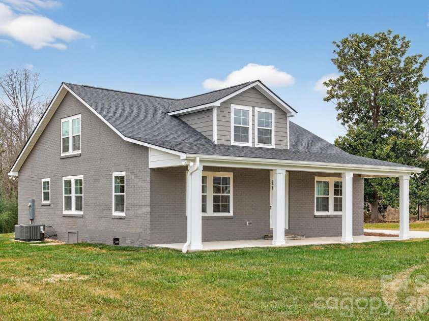 109 Main Street, Granite Falls, NC 28630.  MLS# CAR4341222, YatesRealty ID 7661. 