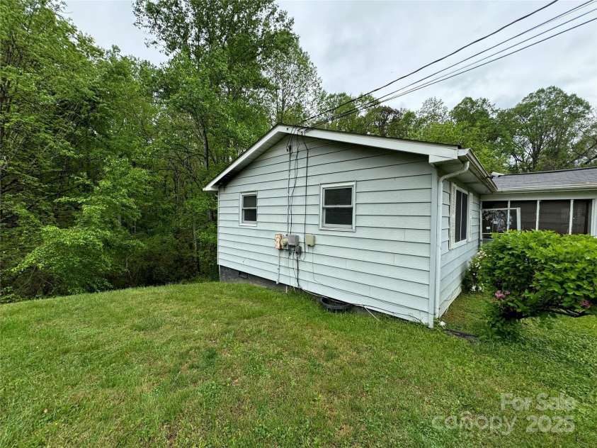 338 Eastview Place, Lenoir, NC 28645.  MLS# CAR4250050, YatesRealty ID 7662. 