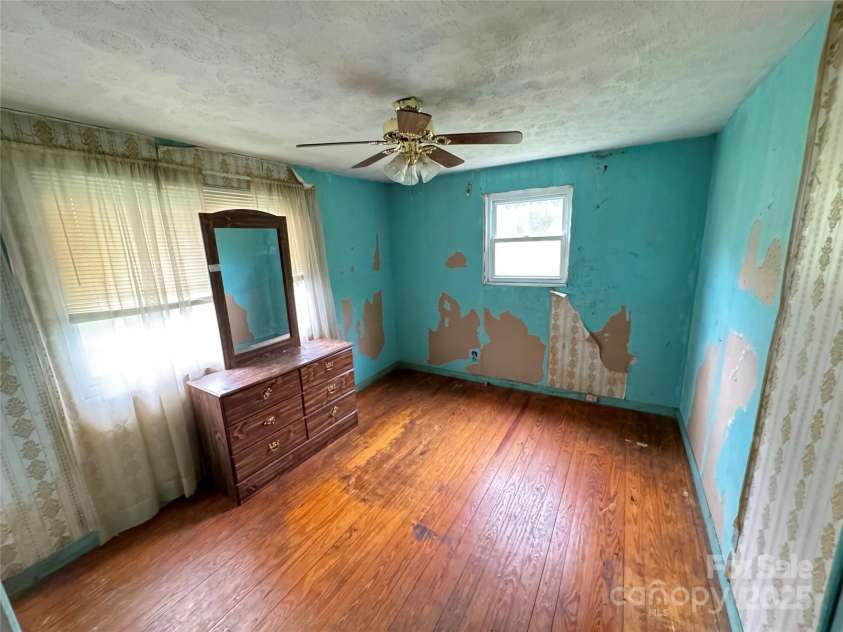 338 Eastview Place, Lenoir, NC 28645.  MLS# CAR4250050, YatesRealty ID 7662. 