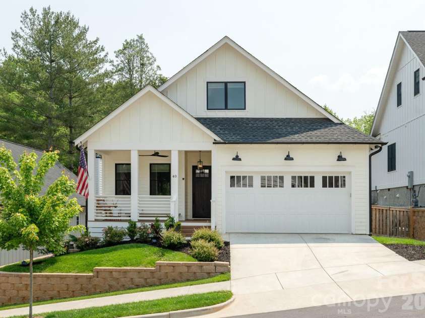 40 Hidden Pond Lane, Brevard, NC 28712.  MLS# CAR4355096, YatesRealty ID 7664. 2,752 Sq Ft of Modern Mountain Luxury