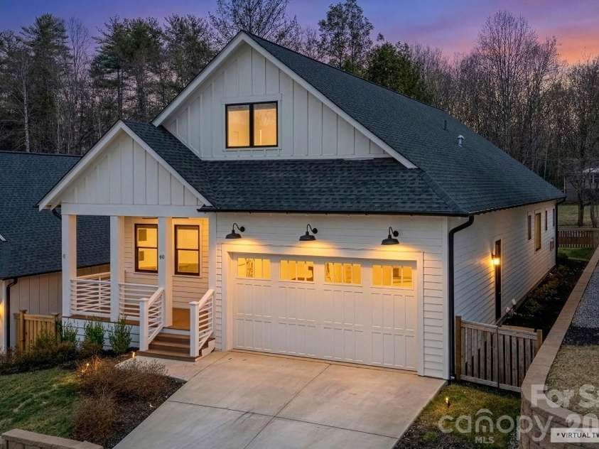 40 Hidden Pond Lane, Brevard, NC 28712.  MLS# CAR4355096, YatesRealty ID 7664. 4 Bed, 3.5 Bath Mountain Masterpiece