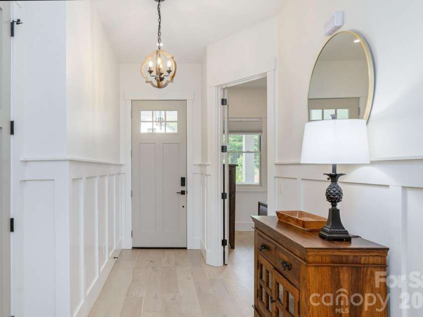 40 Hidden Pond Lane, Brevard, NC 28712.  MLS# CAR4355096, YatesRealty ID 7664. Entrance hallway