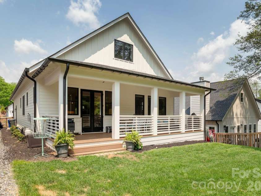 40 Hidden Pond Lane, Brevard, NC 28712.  MLS# CAR4355096, YatesRealty ID 7664. Fenced backyard