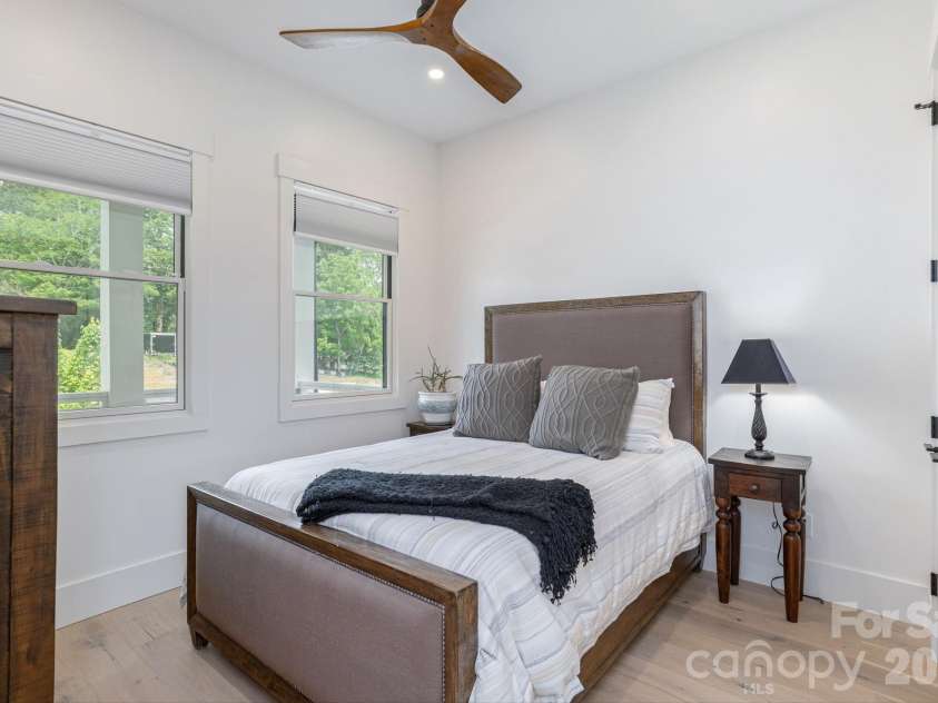 40 Hidden Pond Lane, Brevard, NC 28712.  MLS# CAR4355096, YatesRealty ID 7664. Guest bedroom