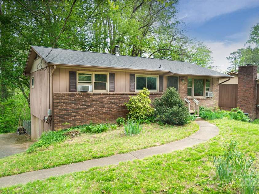 61 Bull Mountain Road, Asheville, NC 28805.  MLS# CAR4216001, YatesRealty ID 7664. 