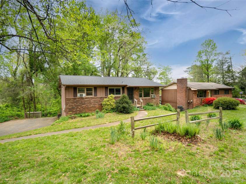 61 Bull Mountain Road, Asheville, NC 28805.  MLS# CAR4216001, YatesRealty ID 7664. 