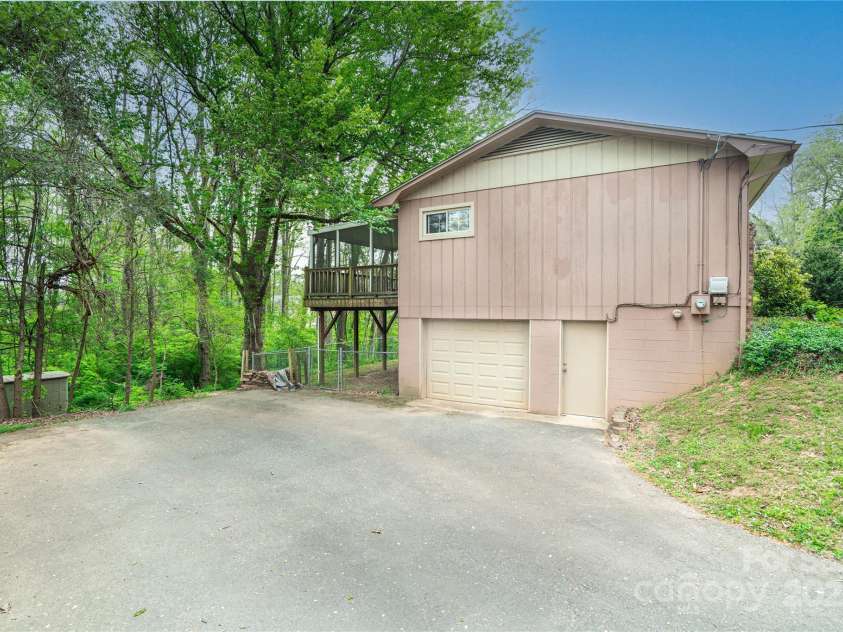 61 Bull Mountain Road, Asheville, NC 28805.  MLS# CAR4216001, YatesRealty ID 7664. 