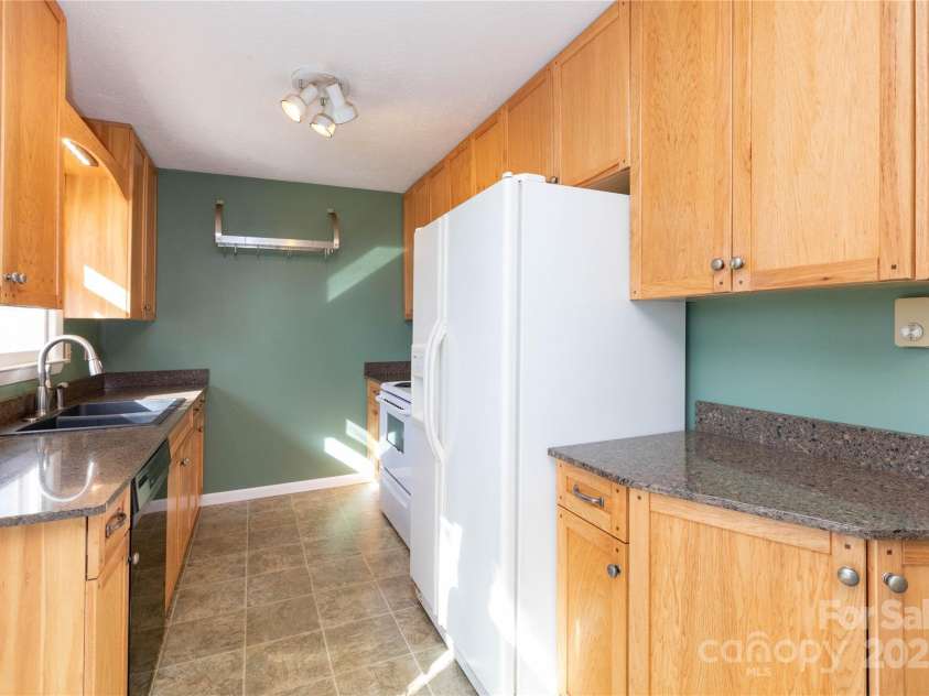61 Bull Mountain Road, Asheville, NC 28805.  MLS# CAR4216001, YatesRealty ID 7664. Kitchen