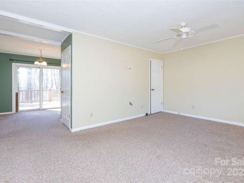 61 Bull Mountain Road, Asheville, NC 28805.  MLS# CAR4216001, YatesRealty ID 7664. Living Room