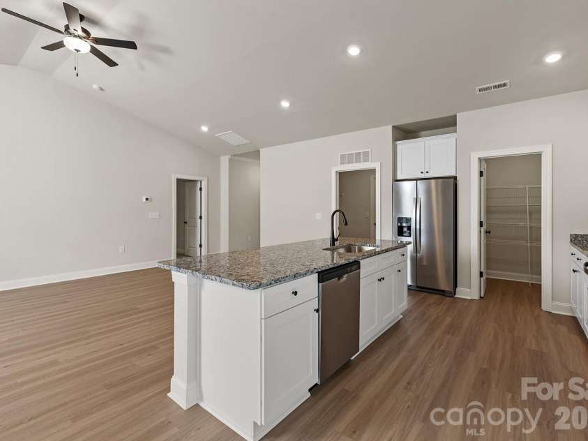 3629 Narrow Lane, Charlotte, NC 28215.  MLS# CAR4345654, YatesRealty ID 7667. 