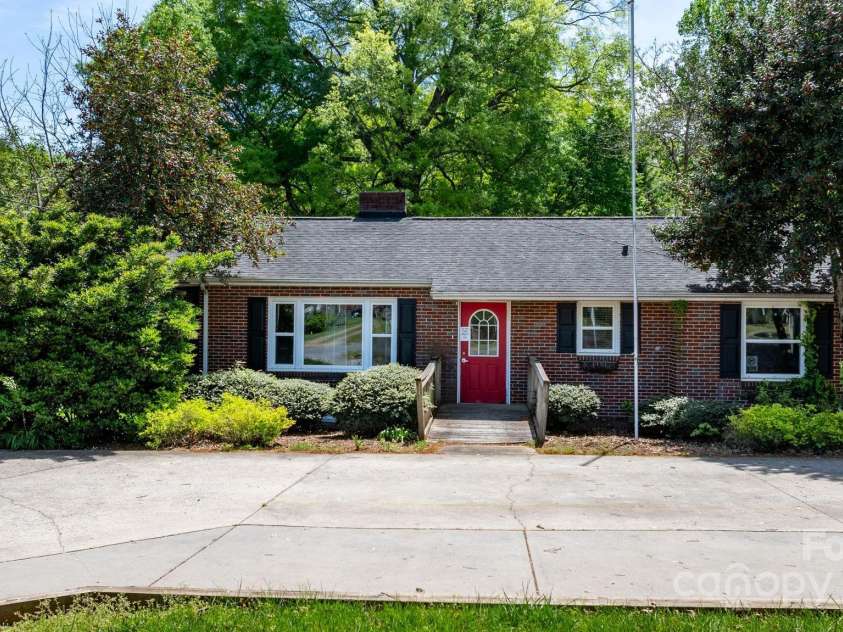 536 Hartness Road, Statesville, NC 28677.  MLS# CAR4249426, YatesRealty ID 7668. 