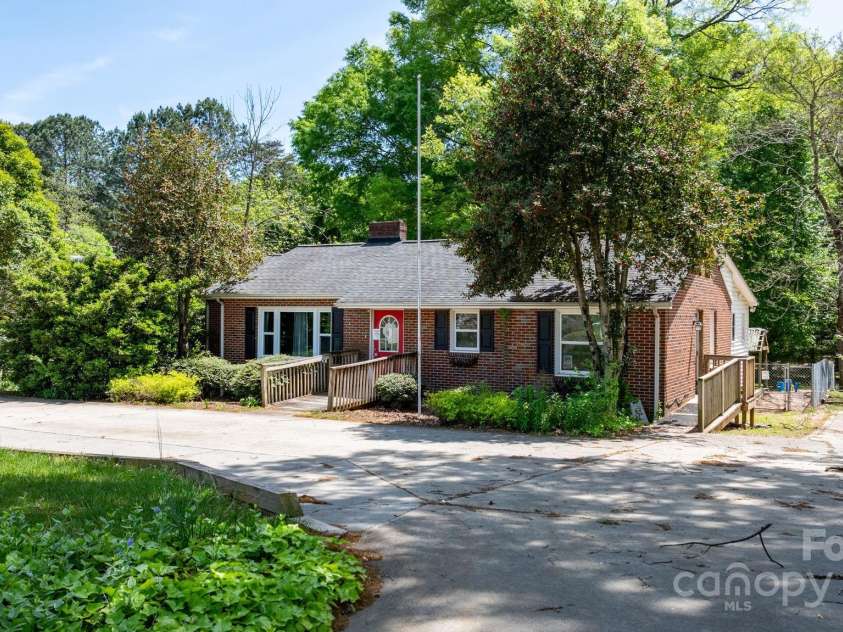 536 Hartness Road, Statesville, NC 28677.  MLS# CAR4249426, YatesRealty ID 7668. 