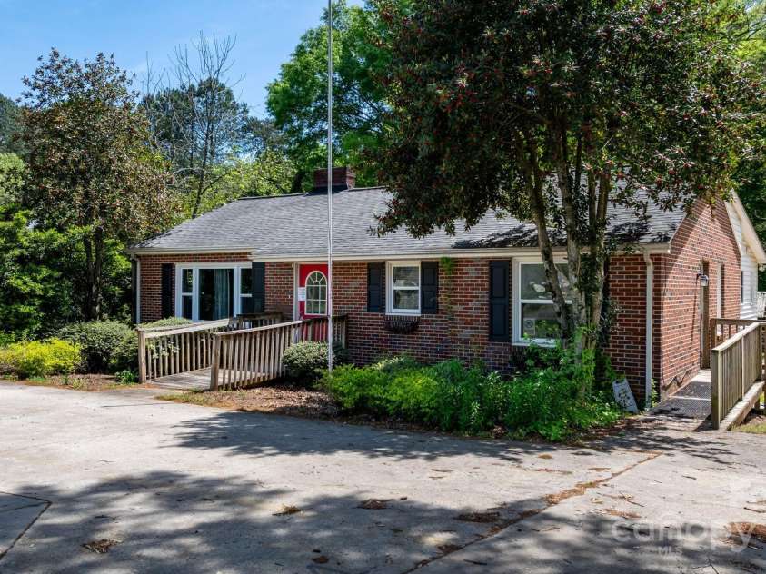 536 Hartness Road, Statesville, NC 28677.  MLS# CAR4249426, YatesRealty ID 7668. 