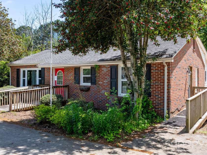 536 Hartness Road, Statesville, NC 28677.  MLS# CAR4249426, YatesRealty ID 7668. 