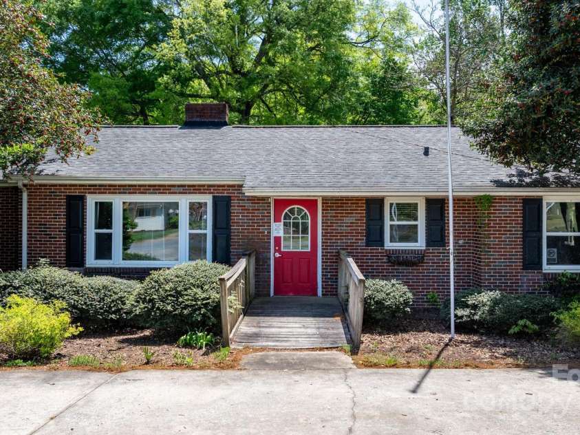536 Hartness Road, Statesville, NC 28677.  MLS# CAR4249426, YatesRealty ID 7668. 