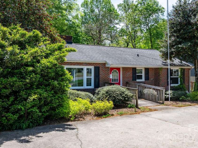 536 Hartness Road, Statesville, NC 28677.  MLS# CAR4249426, YatesRealty ID 7668. 