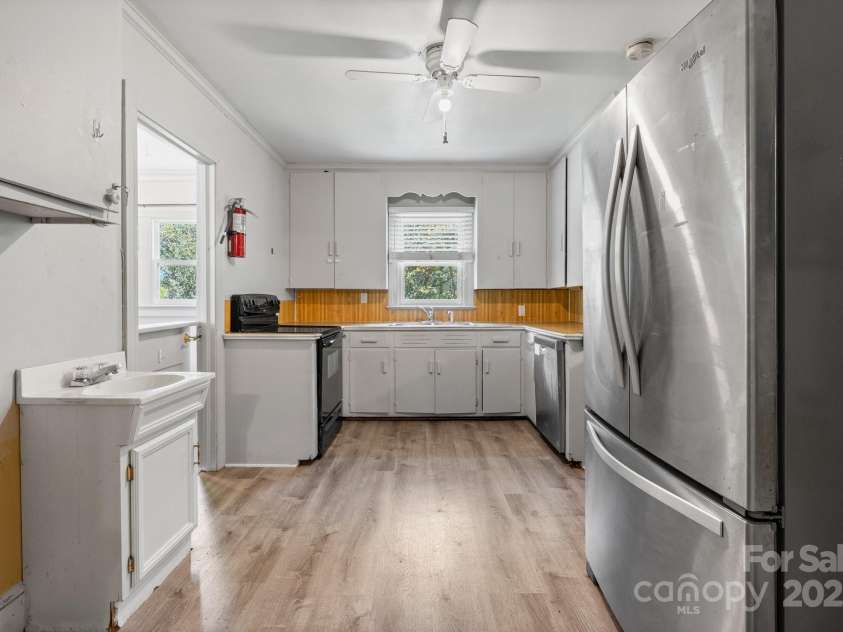 536 Hartness Road, Statesville, NC 28677.  MLS# CAR4249426, YatesRealty ID 7668. 