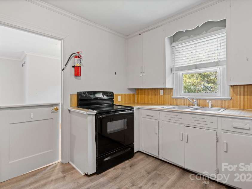 536 Hartness Road, Statesville, NC 28677.  MLS# CAR4249426, YatesRealty ID 7668. 