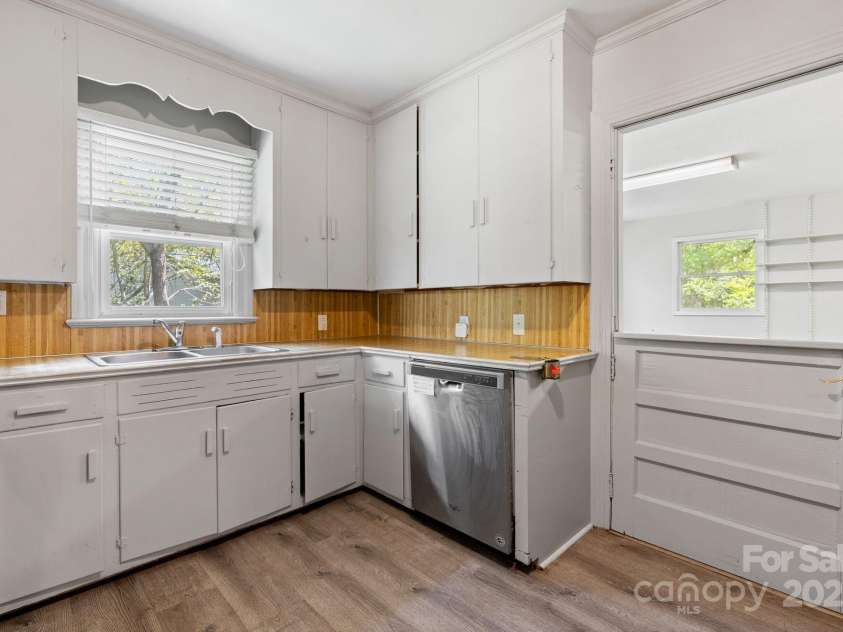 536 Hartness Road, Statesville, NC 28677.  MLS# CAR4249426, YatesRealty ID 7668. 