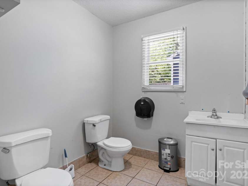 536 Hartness Road, Statesville, NC 28677.  MLS# CAR4249426, YatesRealty ID 7668. 