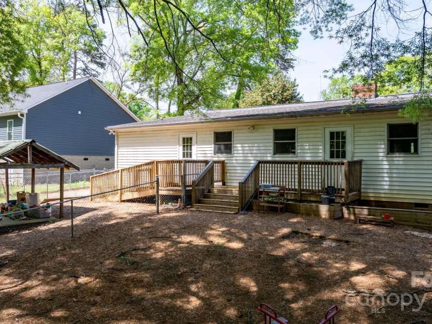 536 Hartness Road, Statesville, NC 28677.  MLS# CAR4249426, YatesRealty ID 7668. 