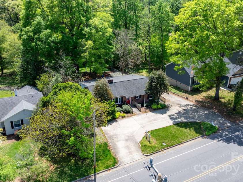 536 Hartness Road, Statesville, NC 28677.  MLS# CAR4249426, YatesRealty ID 7668. 