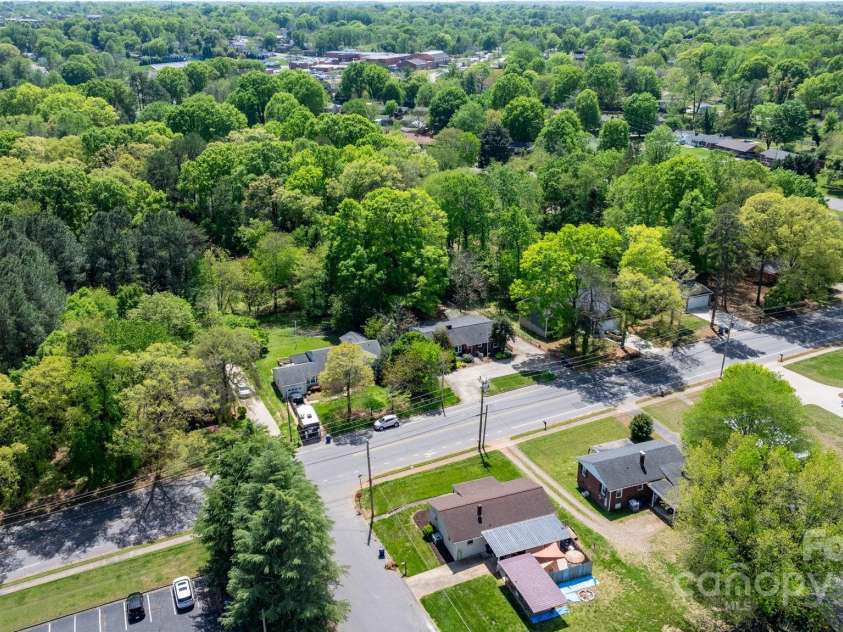 536 Hartness Road, Statesville, NC 28677.  MLS# CAR4249426, YatesRealty ID 7668. 