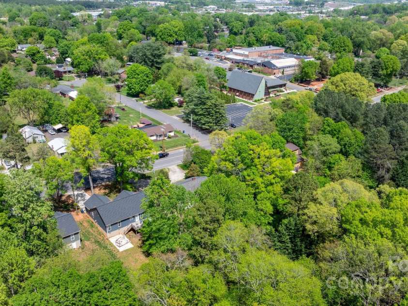 536 Hartness Road, Statesville, NC 28677.  MLS# CAR4249426, YatesRealty ID 7668. 