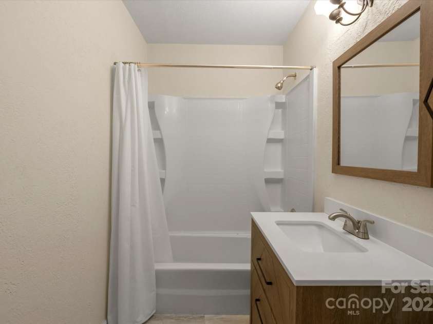 104 Southway Garden Road, Arden, NC 28704.  MLS# CAR4210833, YatesRealty ID 7669. 