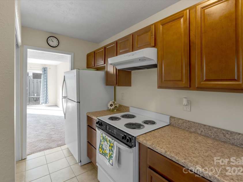 104 Southway Garden Road, Arden, NC 28704.  MLS# CAR4210833, YatesRealty ID 7669. Cute kitchen