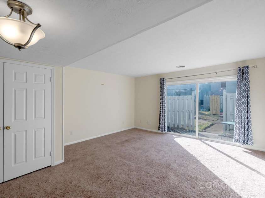 104 Southway Garden Road, Arden, NC 28704.  MLS# CAR4210833, YatesRealty ID 7669. Spacious and Bright Living Room