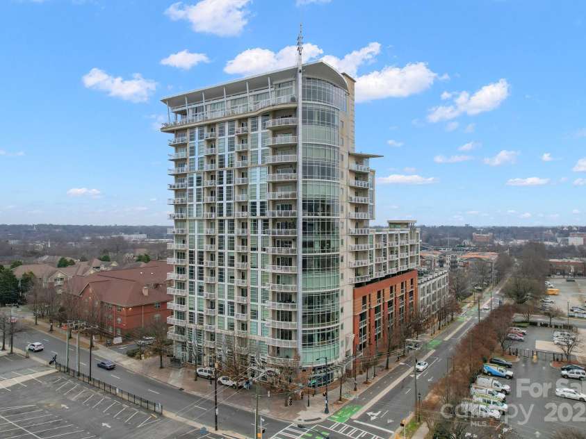 505 6th Street, Charlotte, NC 28202.  MLS# CAR4288652, YatesRealty ID 767. Attractive 17 Story Highrise with Rooftop Terrace