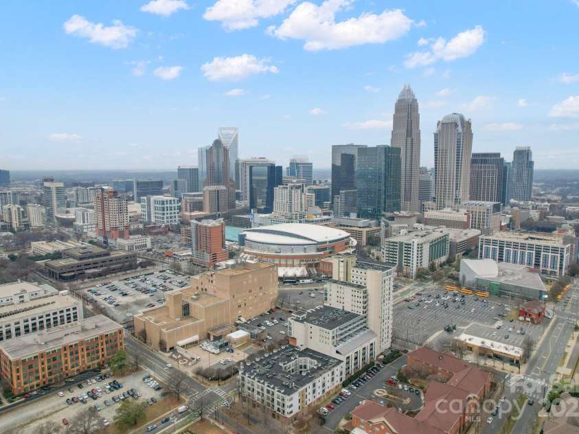 505 6th Street, Charlotte, NC 28202.  MLS# CAR4288652, YatesRealty ID 767. Courtside Condos - Highrise in First Ward