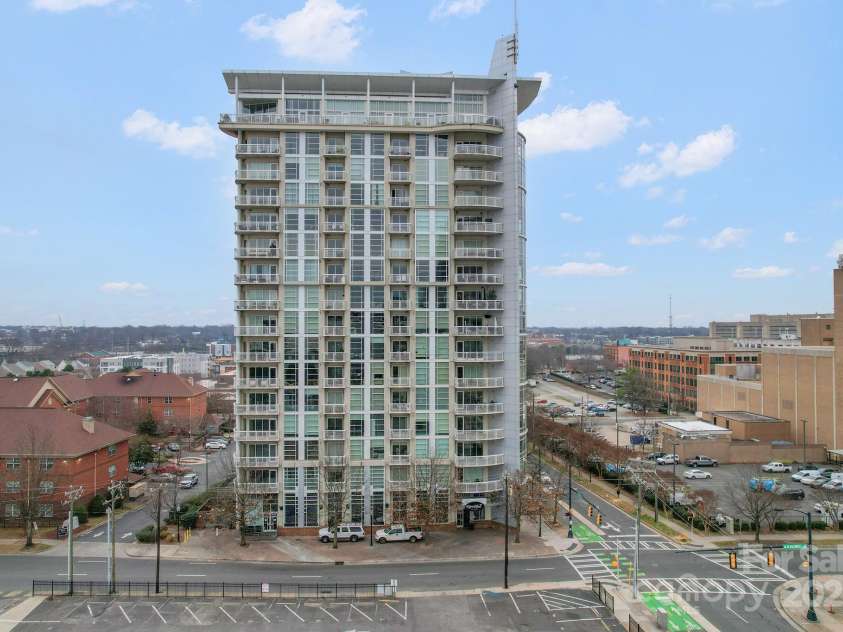 505 6th Street, Charlotte, NC 28202.  MLS# CAR4288652, YatesRealty ID 767. Secure Building and Two Assigned Parking Spots in Gated Garage