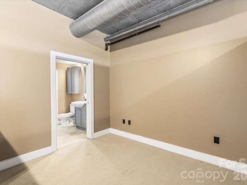 505 6th Street, Charlotte, NC 28202.  MLS# CAR4342509, YatesRealty ID 767. 